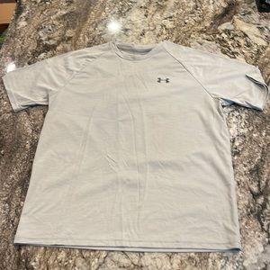 Under Armour, men’s heat gear, T-shirt, light gray